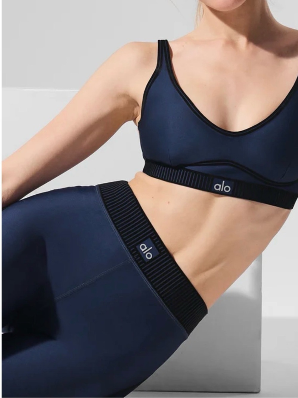 ALO airlift yoga set in navy NWOT